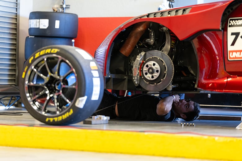 Kels Nissan 350Z race car being prepared while setup changes are recorded in Hot Setup