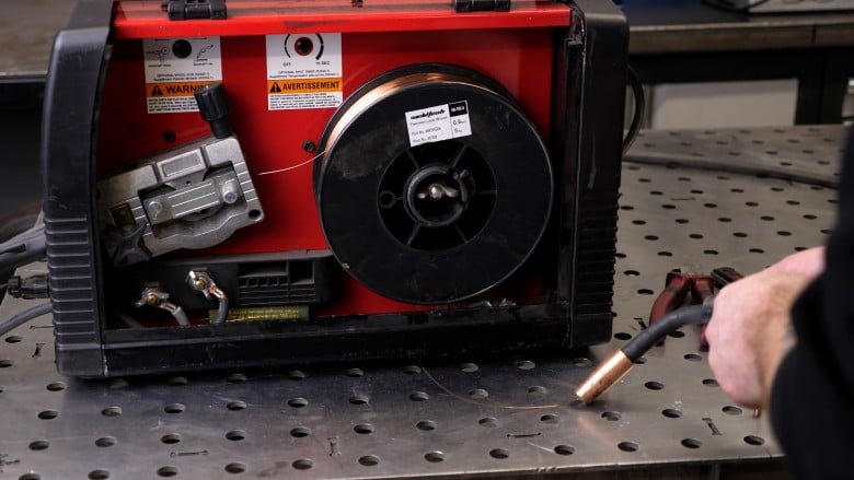 MIG welder wire feed mechanism and drive roller setup for consistent wire feeding