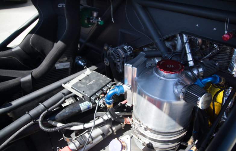 dry sump oiling system in a race car