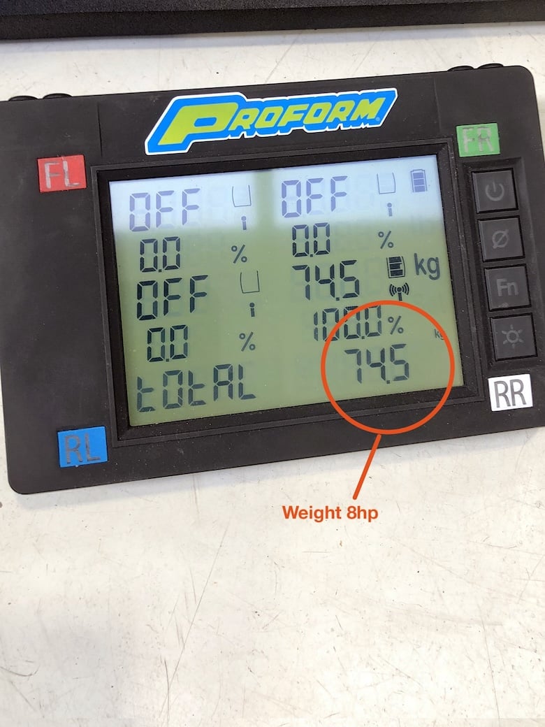Scale display showing the ZF 8HP transmission weighs 74.5 kg before adding oil.