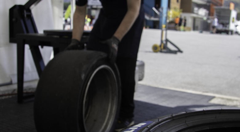 Switching To Slicks? Watch This FIRST | Michelin Tyres [TECH TALK] - Featured Image