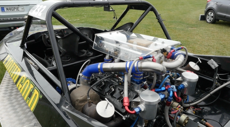 [VIDEO: Tech Tour] A 1200HP V8 engine in a 550kg boat equals 0-100km/h in less than 2 seconds - Featured Image