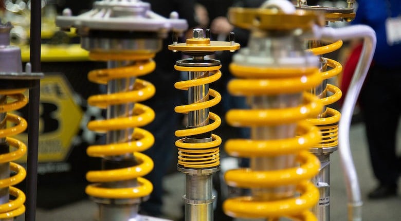 Cómo instalar amortiguadores tipo coilover y ajustar la altura de la suspensión