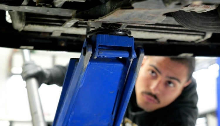 [FREE LESSON] Lifting and Supporting a Vehicle