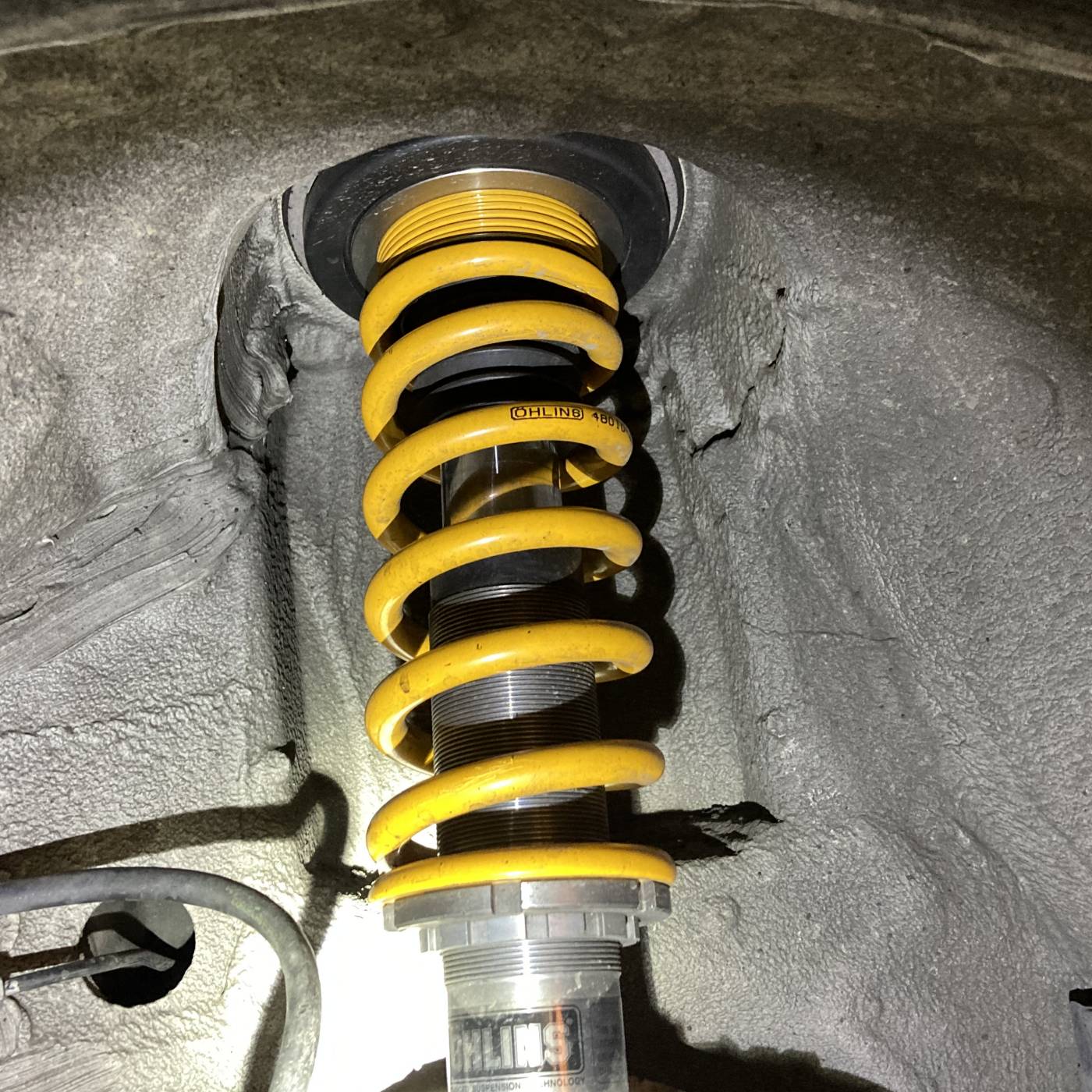 Helper springs location (top or bottom) and related rattle